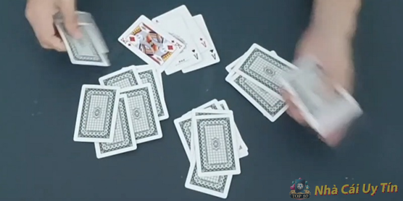 Số Người Chơi Và Quân Bài Được Chia Số Người Chơi Và Quân Bài Được Chia